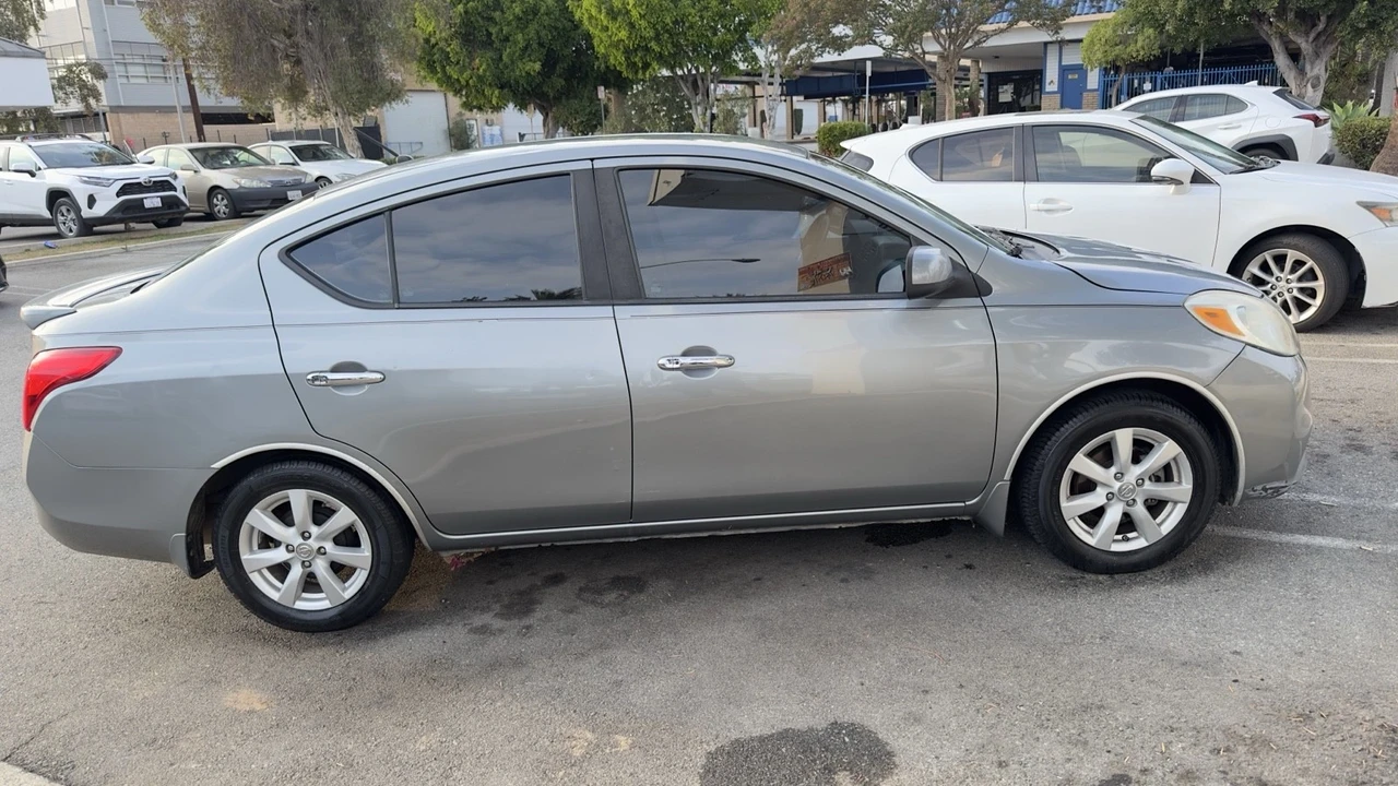 2013 Nissan Versa - Image 3 of 21