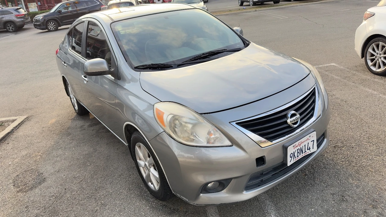 2013 Nissan Versa - Image 9 of 21
