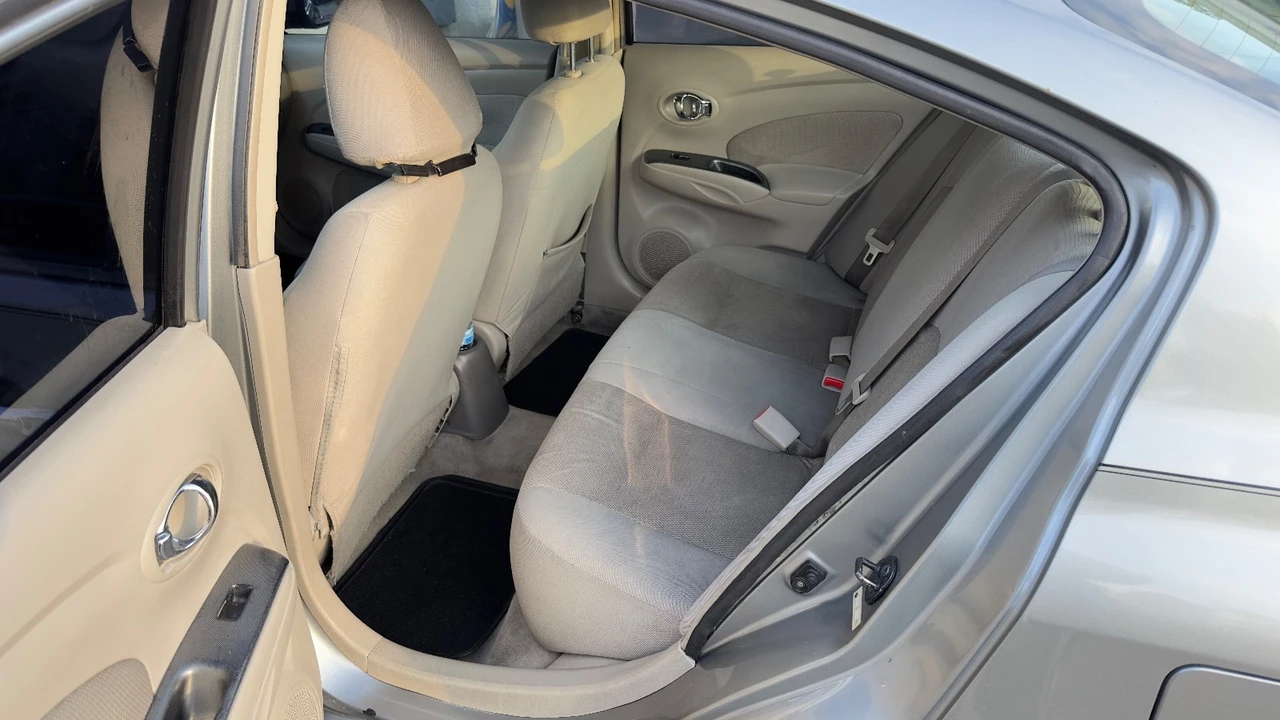 2013 Nissan Versa - Image 17 of 21