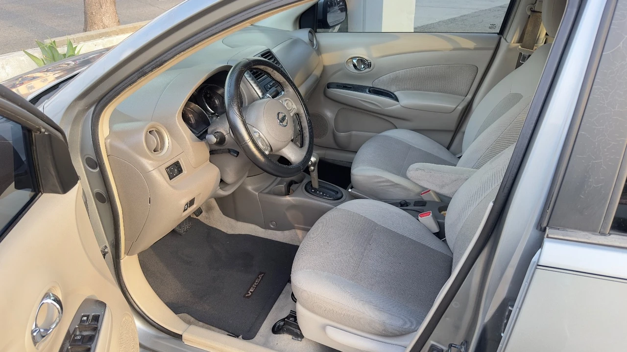 2013 Nissan Versa - Image 12 of 21