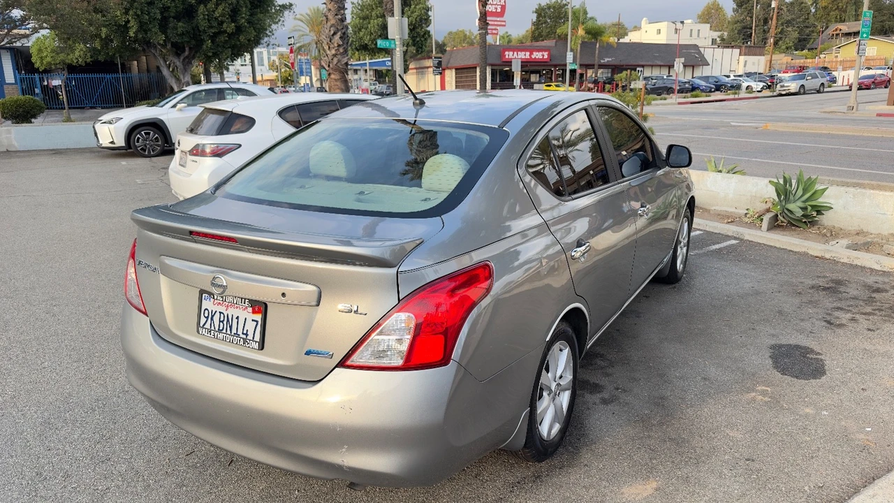 2013 Nissan Versa - Image 11 of 21