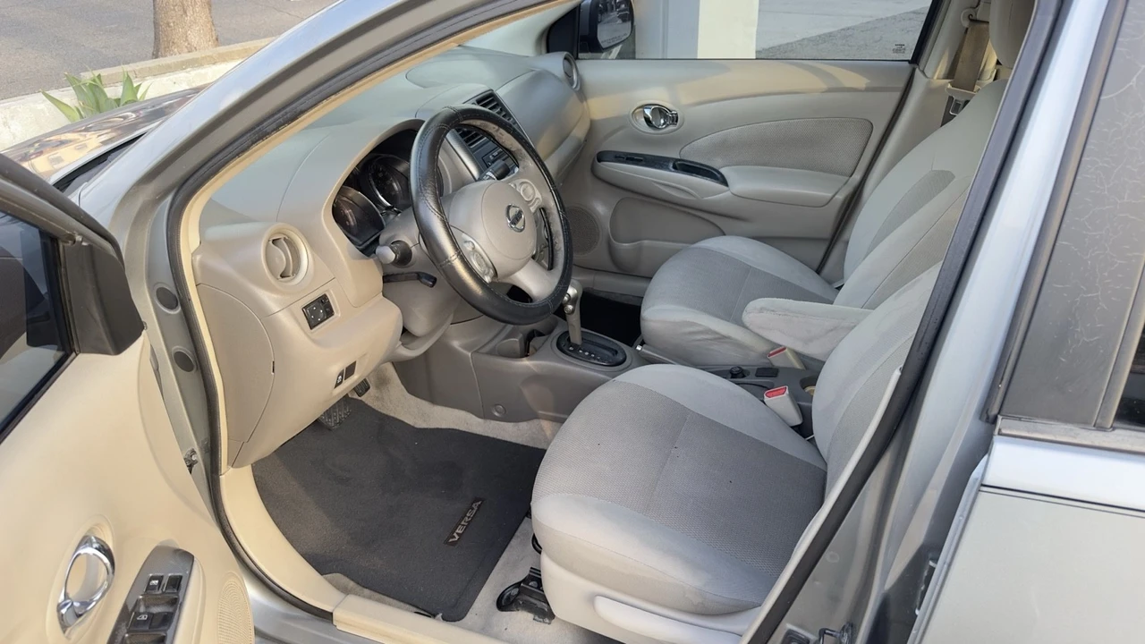 2013 Nissan Versa - Image 4 of 21