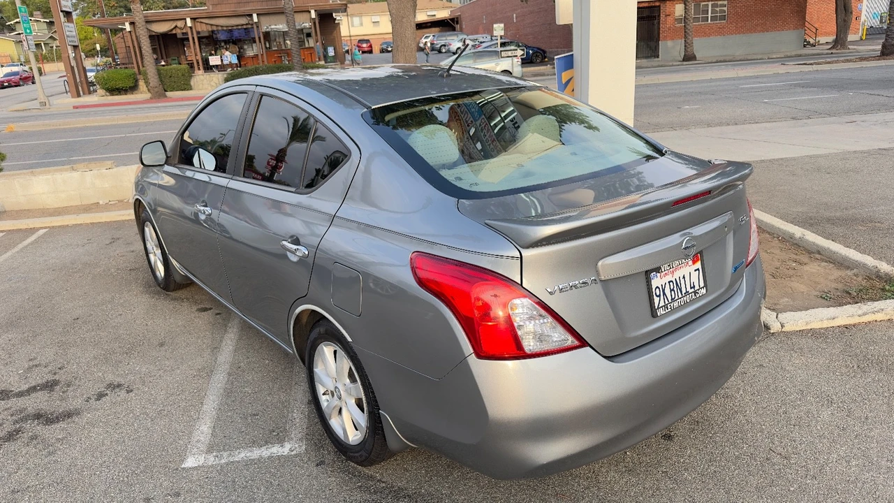 2013 Nissan Versa - Image 15 of 21