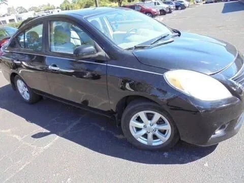 2013 Nissan Versa - Image 11 of 12