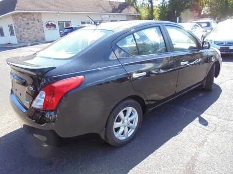 2013 Nissan Versa - Image 9 of 12