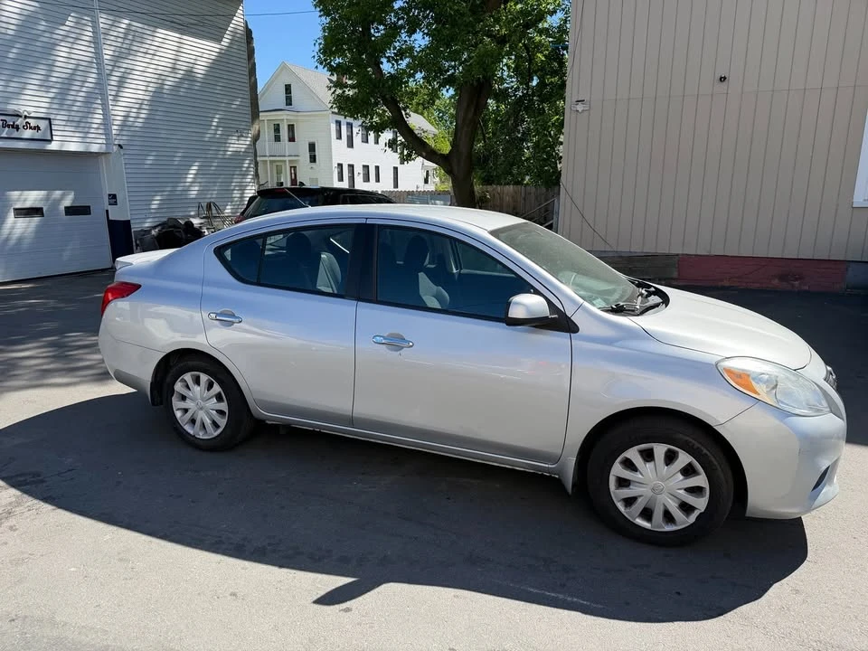 2013 Nissan Versa - Image 6 of 7