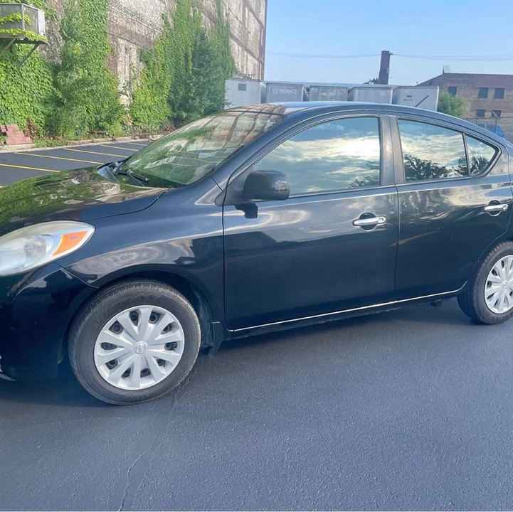 2013 Nissan Versa - Image 2 of 15