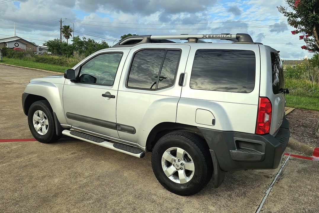 2013 Nissan Xterra 2nd Gen - Image 11 of 31