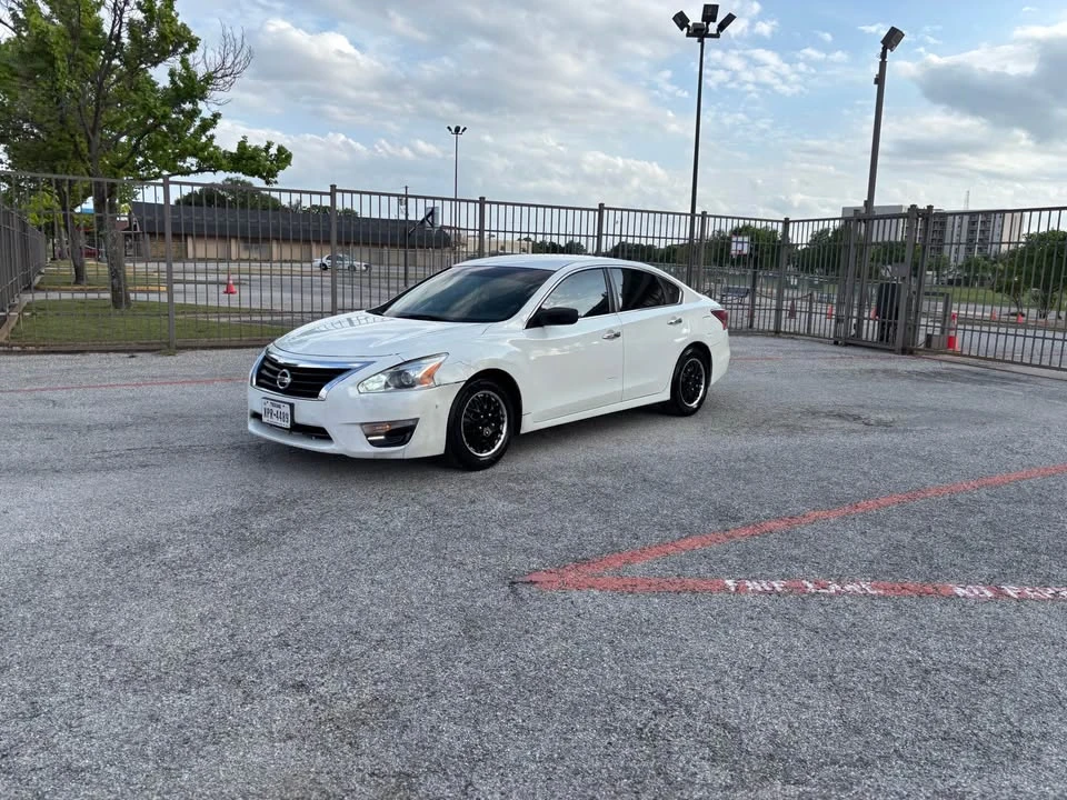 2013 Nissan Altima 5th Gen - Image 2 of 19