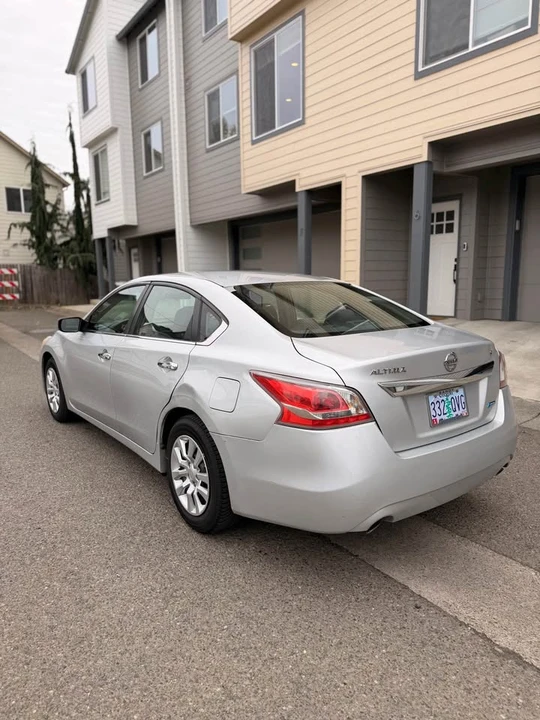 2013 Nissan Altima 5th Gen - Image 2 of 13