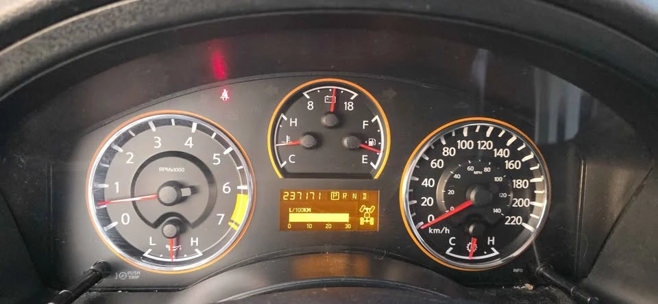 2013 Nissan Armada - Image 13 of 15