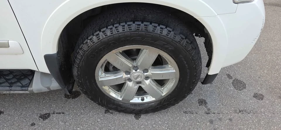 2013 Nissan Armada - Image 11 of 15