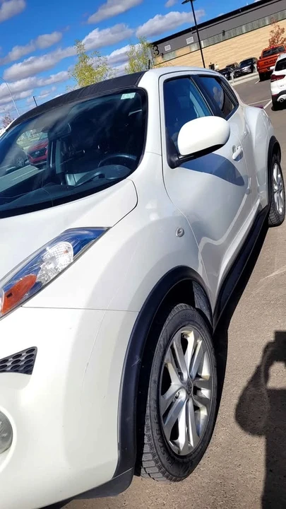 2013 Nissan Juke - Image 11 of 17