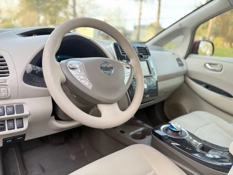 2013 Nissan Leaf - Image 13 of 20