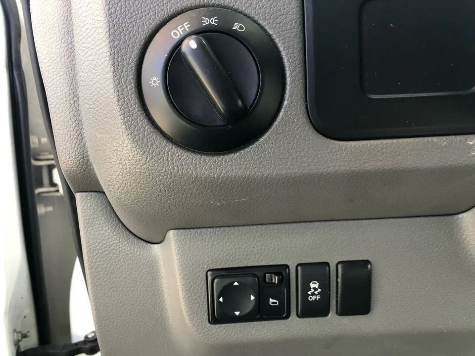 2013 Nissan NV - Image 10 of 20