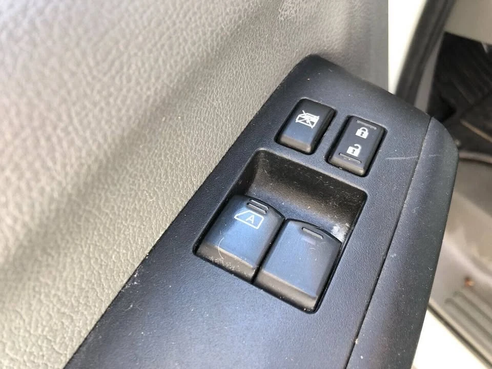 2013 Nissan NV - Image 6 of 20
