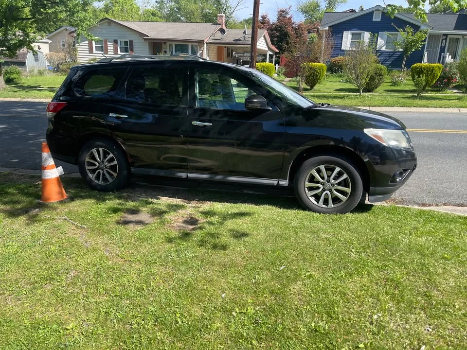 2013 Nissan Pathfinder 4th Gen - Image 2 of 13