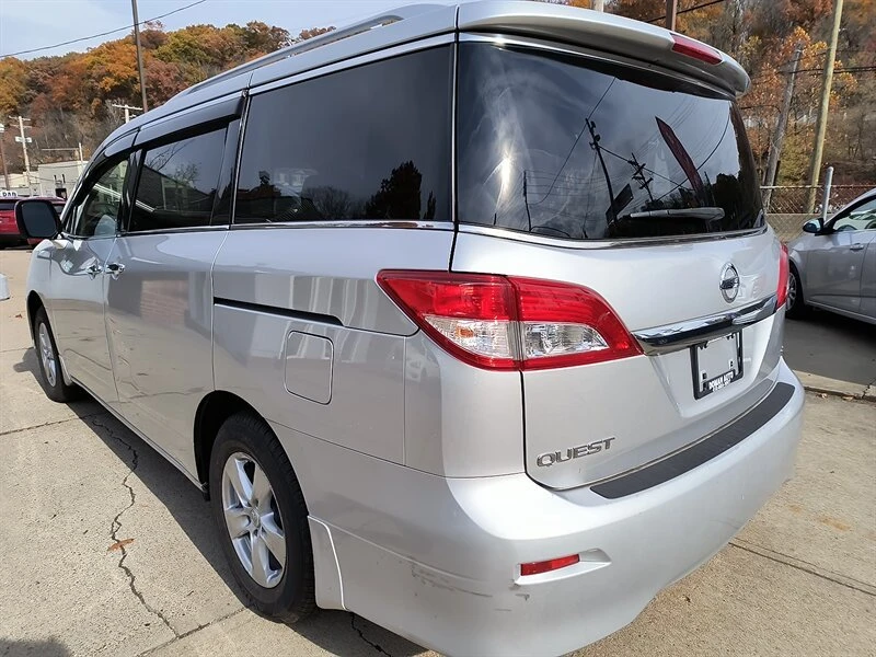 2013 Nissan Quest - Image 2 of 20