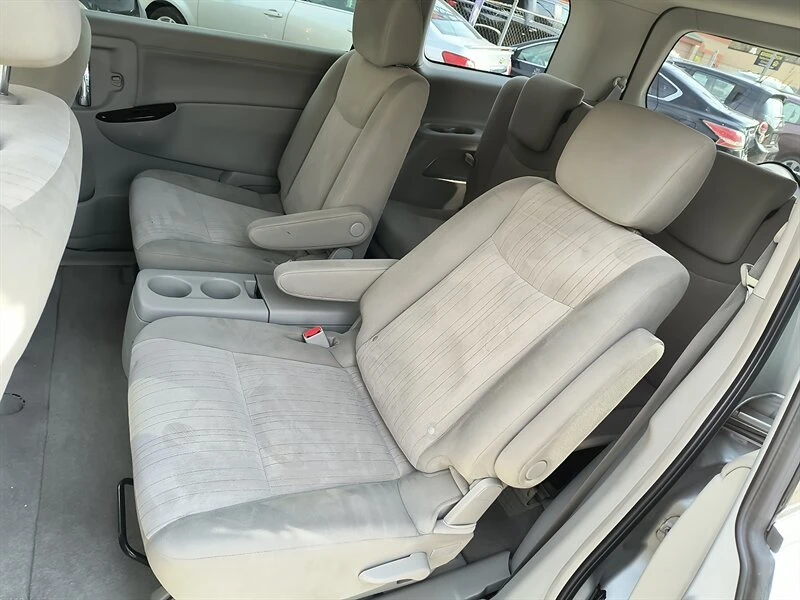 2013 Nissan Quest - Image 10 of 20