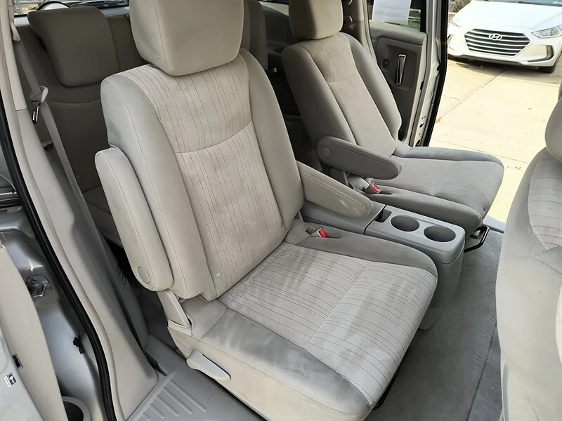 2013 Nissan Quest - Image 11 of 20