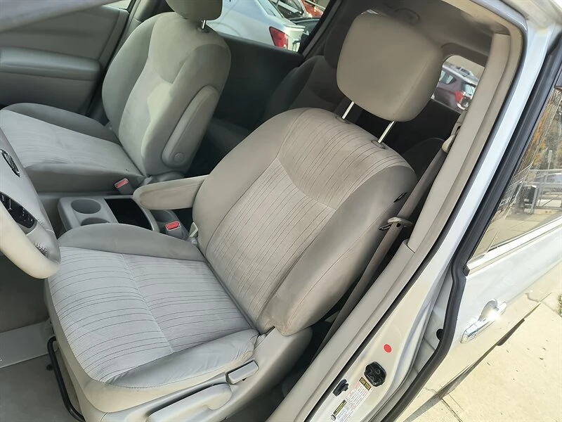 2013 Nissan Quest - Image 8 of 20