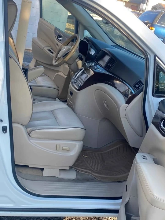 2013 Nissan Quest - Image 10 of 13