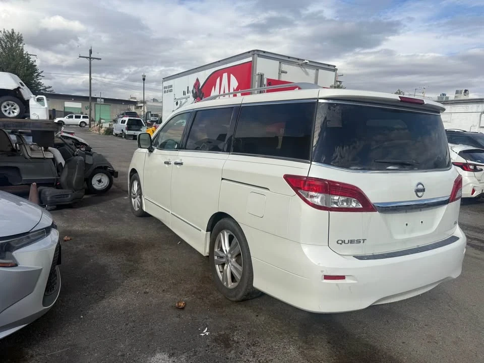 2013 Nissan Quest - Image 3 of 11