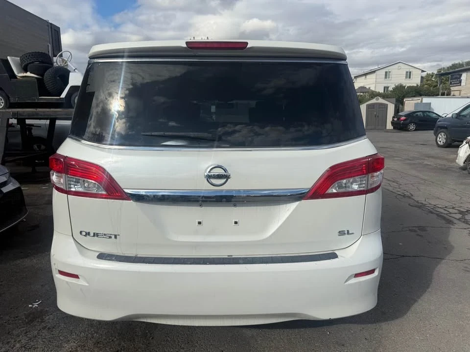 2013 Nissan Quest - Image 4 of 11