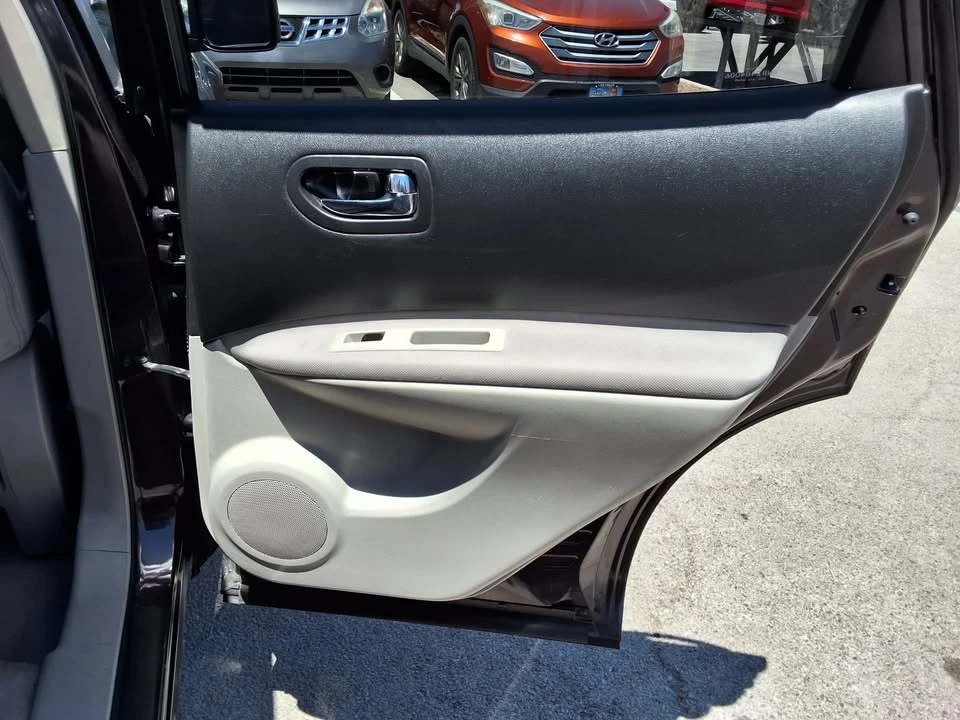 2013 Nissan Rogue - Image 9 of 16