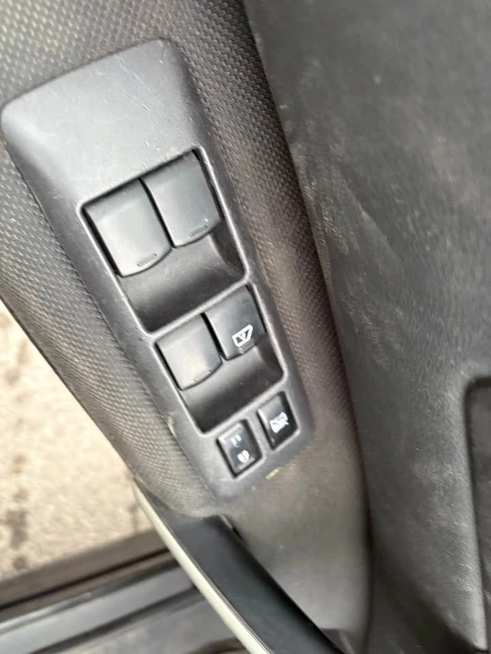 2013 Nissan Rogue - Image 6 of 10