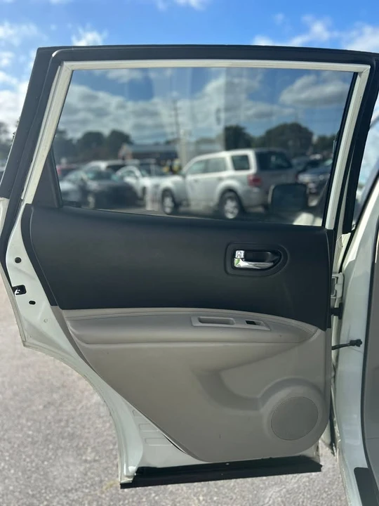 2013 Nissan Rogue - Image 15 of 19