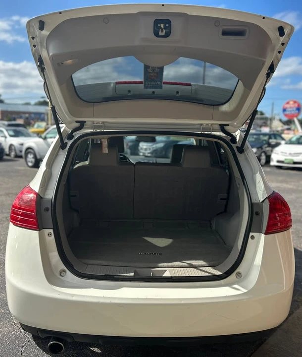 2013 Nissan Rogue - Image 18 of 19