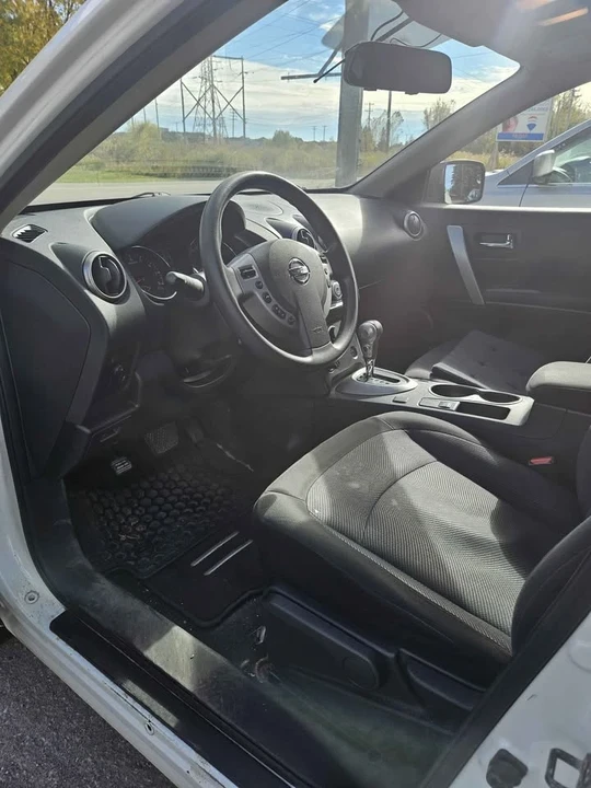 2013 Nissan Rogue - Image 8 of 14