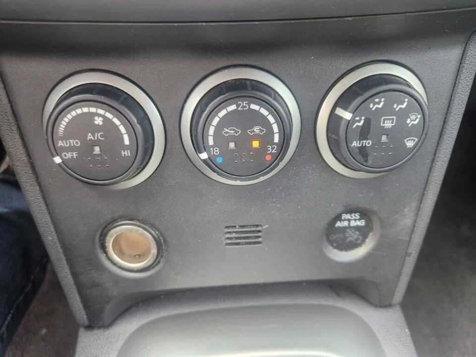 2013 Nissan Rogue - Image 18 of 19