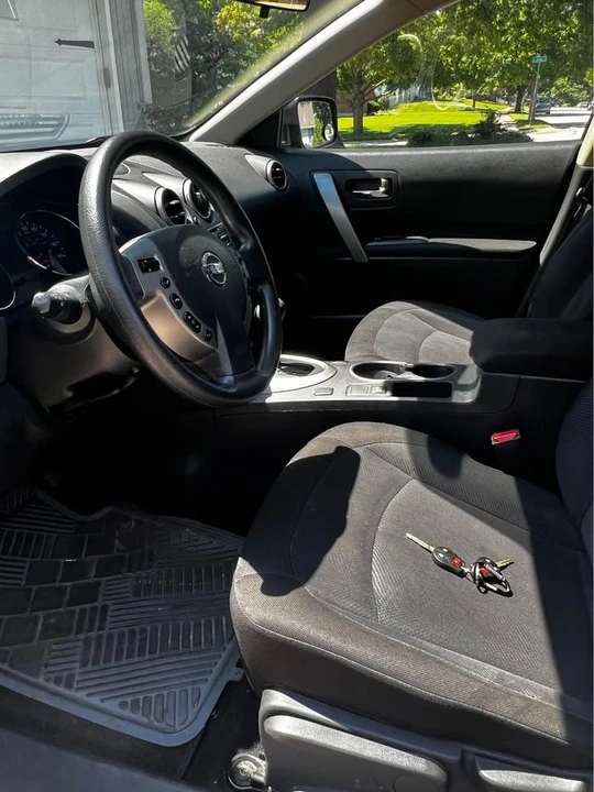 2013 Nissan Rogue - Image 7 of 10