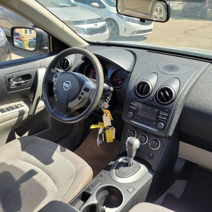 2013 Nissan Rogue - Image 2 of 13