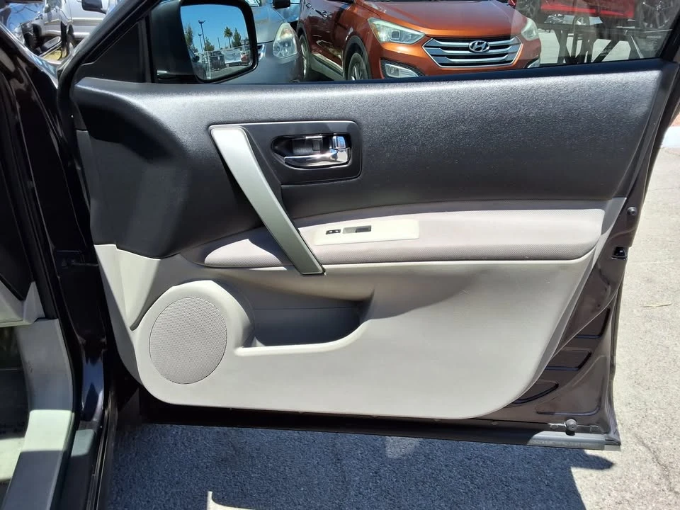 2013 Nissan Rogue - Image 8 of 18