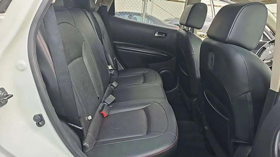 2013 Nissan Rogue - Image 2 of 2