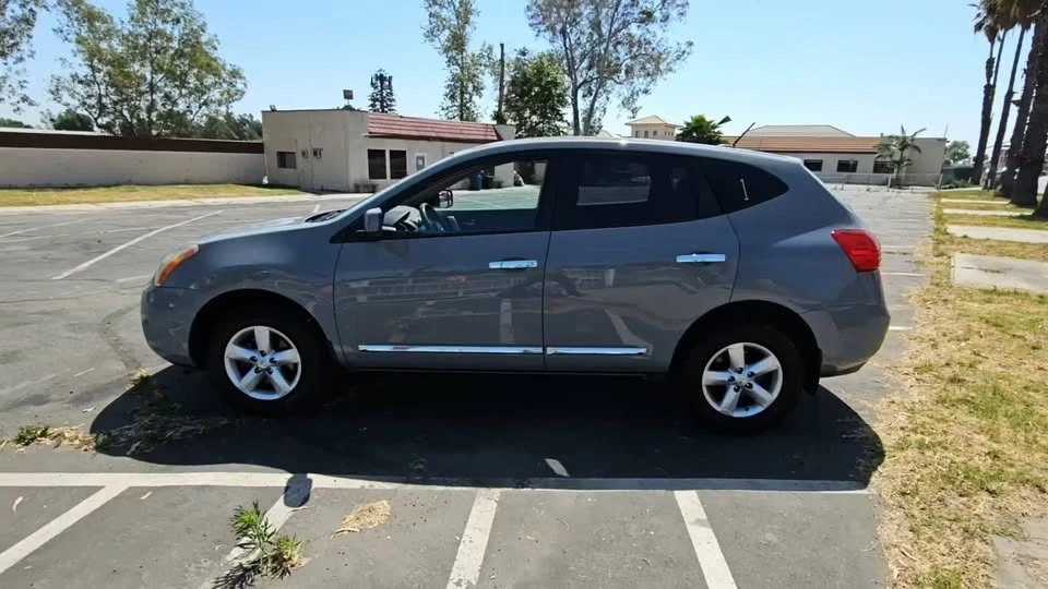 2013 Nissan Rogue - Image 2 of 10