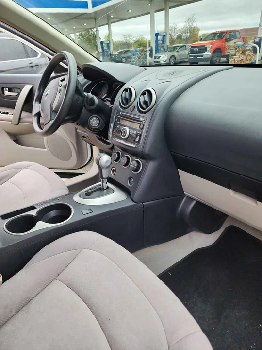 2013 Nissan Rogue - Image 10 of 16