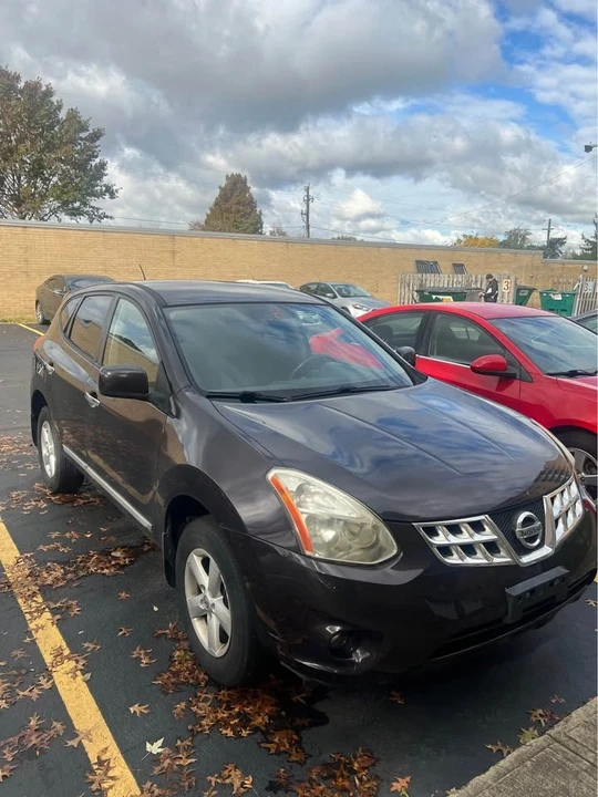 2013 Nissan Rogue - Image 2 of 11