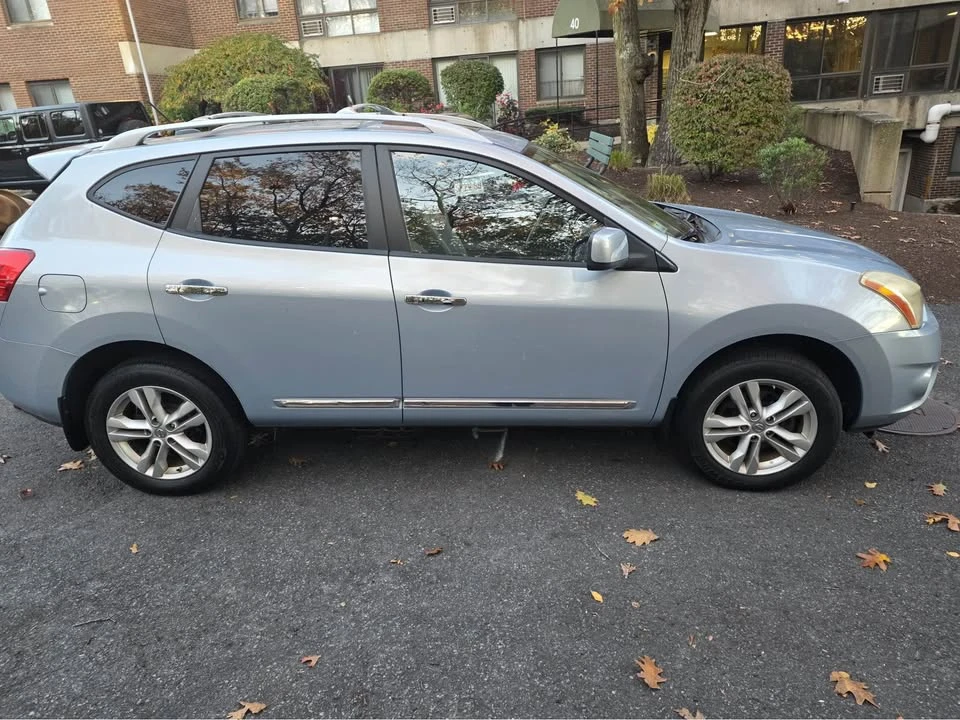 2013 Nissan Rogue - Image 2 of 11