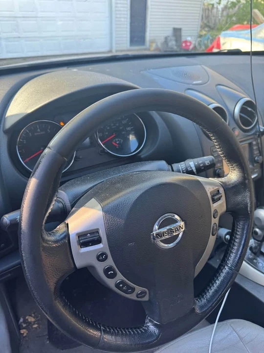 2013 Nissan Rogue - Image 2 of 4