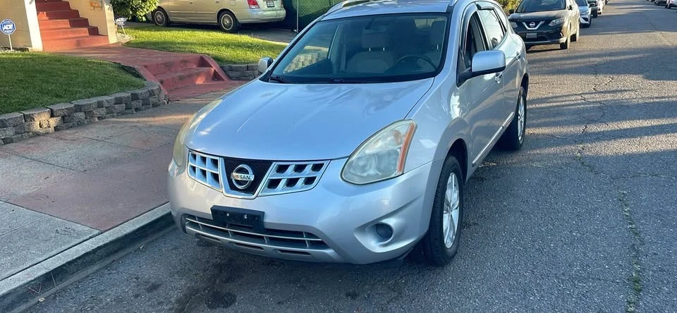 2013 Nissan Rogue - Image 8 of 15