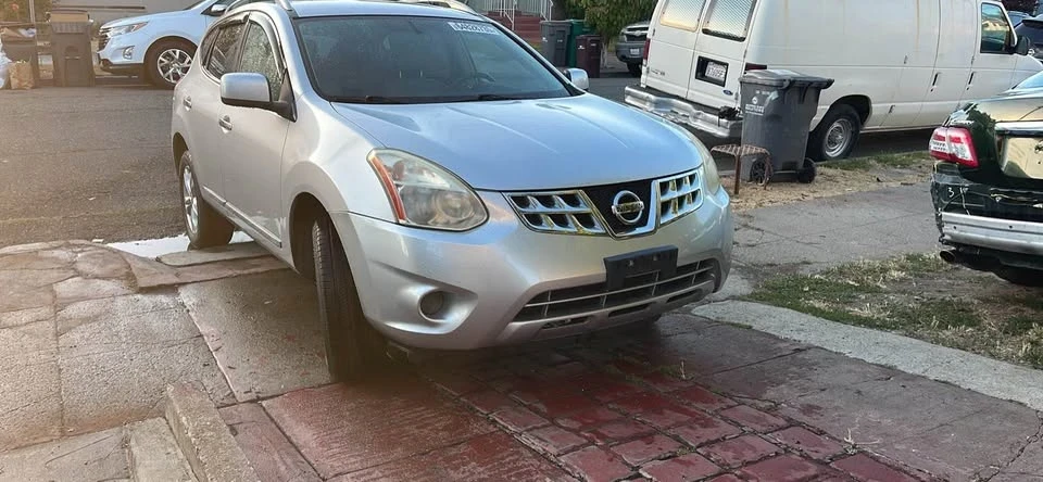 2013 Nissan Rogue - Image 12 of 15