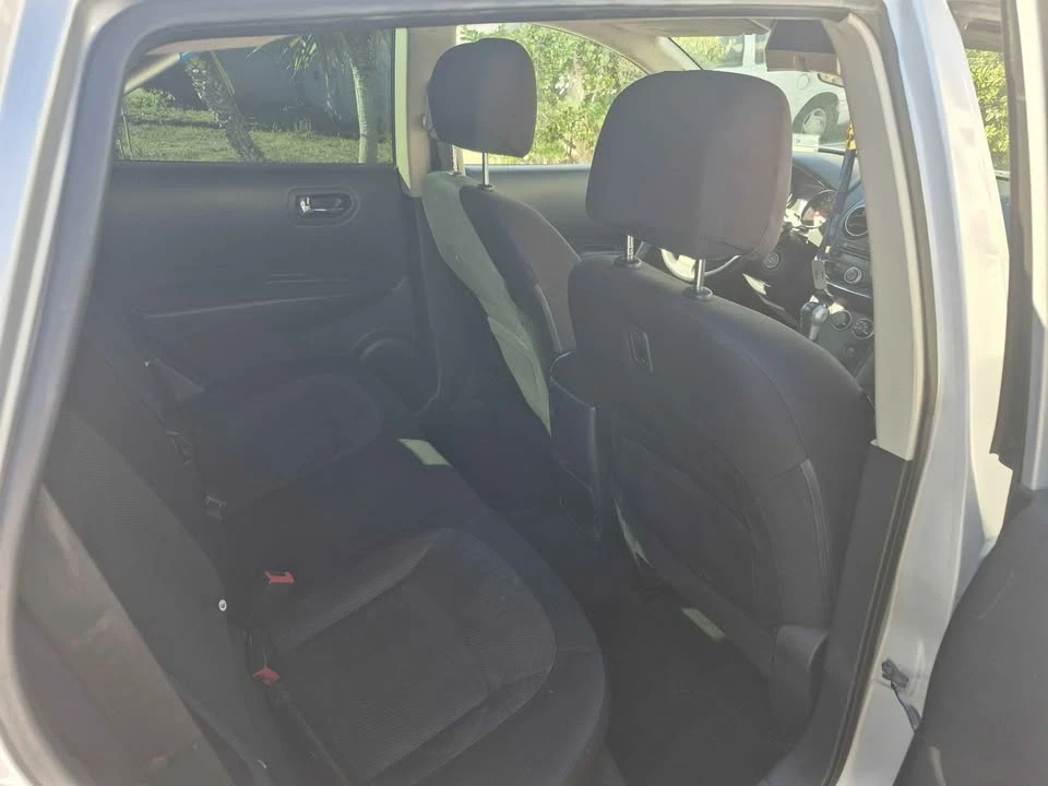 2013 Nissan Rogue - Image 6 of 7