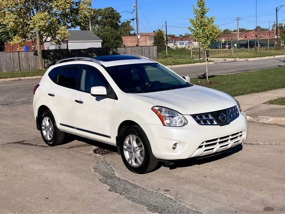 2013 Nissan Rogue - Image 2 of 16