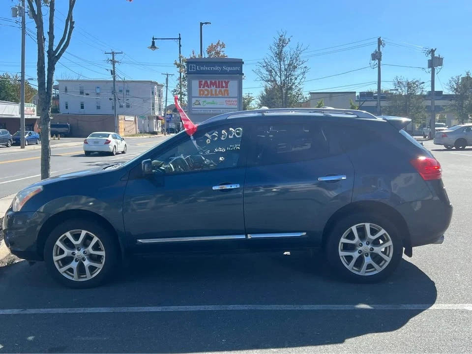 2013 Nissan Rogue - Image 2 of 5