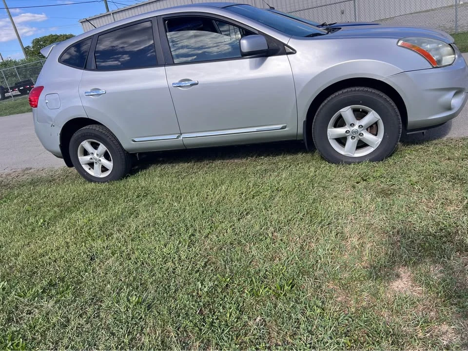 2013 Nissan Rogue - Image 2 of 12