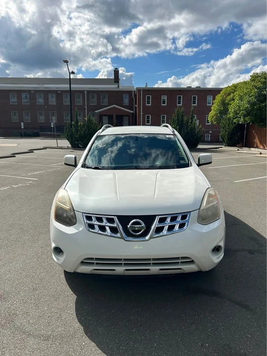 2013 Nissan Rogue - Image 2 of 11